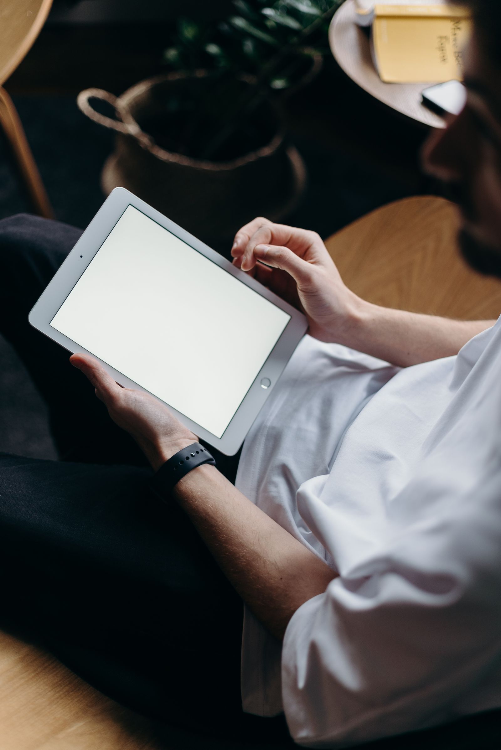 Tablet lista para tomar la orden en el salón